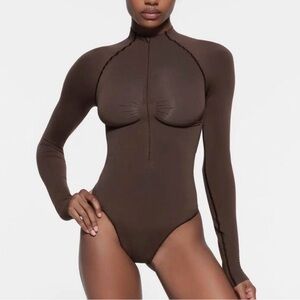 SKIMS SEAMLESS SCULP ZIP FRONT LONG SLEEVE BODYSUIT | *NWOB | COCOA | XS